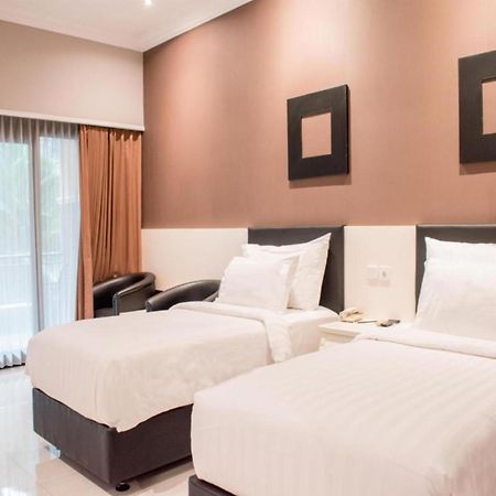 Luminor Hotel Jember By Wh Exteriér fotografie