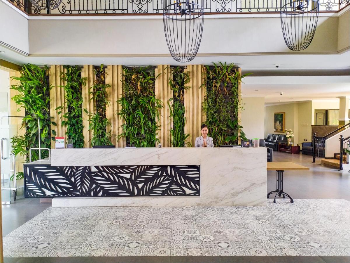 Luminor Hotel Jember By Wh Exteriér fotografie