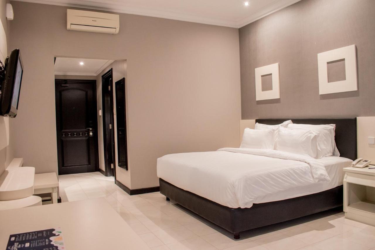 Luminor Hotel Jember By Wh Exteriér fotografie