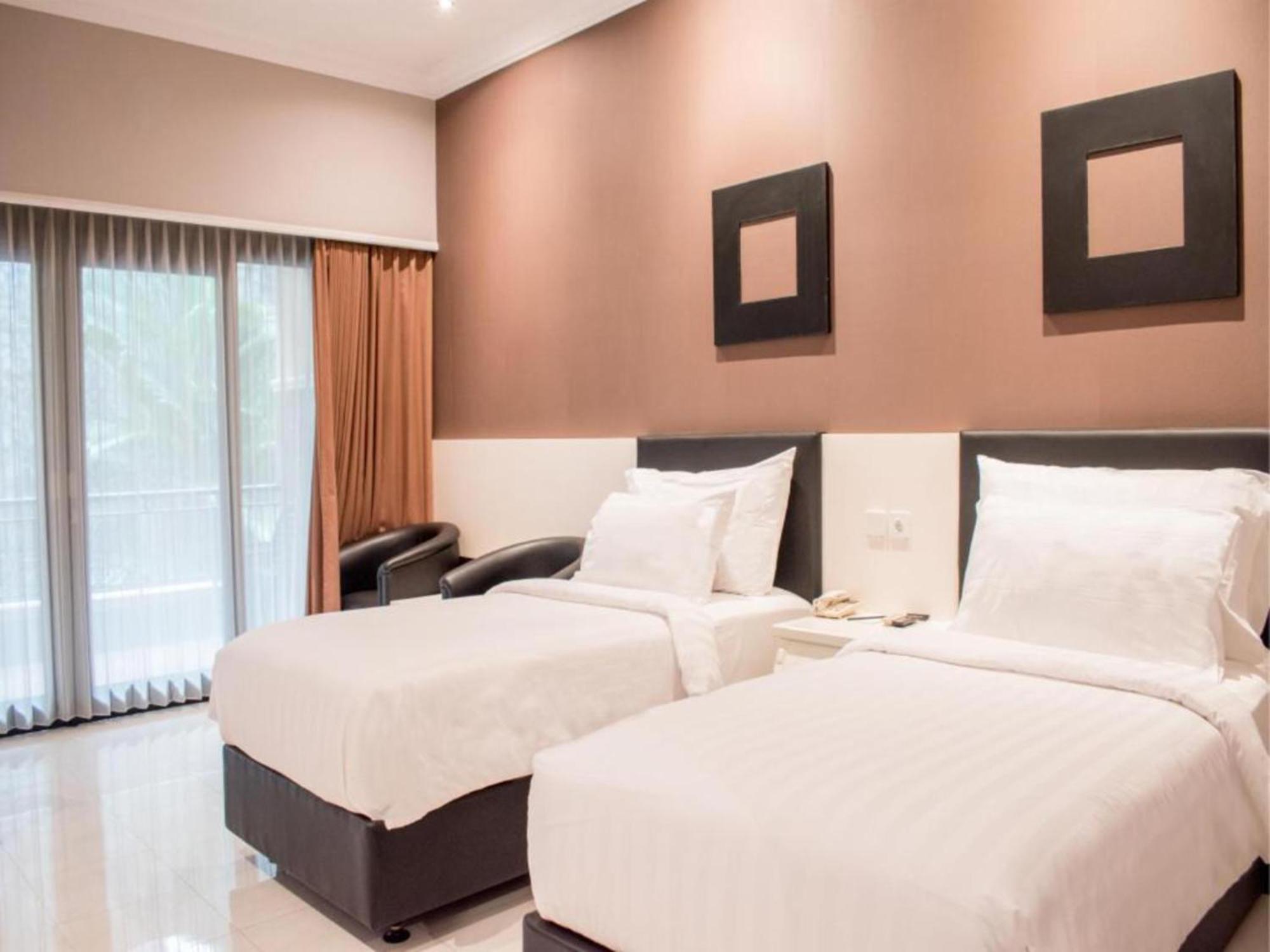 Luminor Hotel Jember By Wh Exteriér fotografie