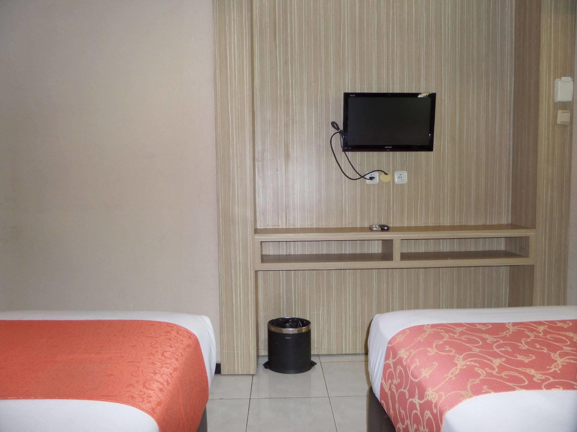 Luminor Hotel Jember By Wh Exteriér fotografie