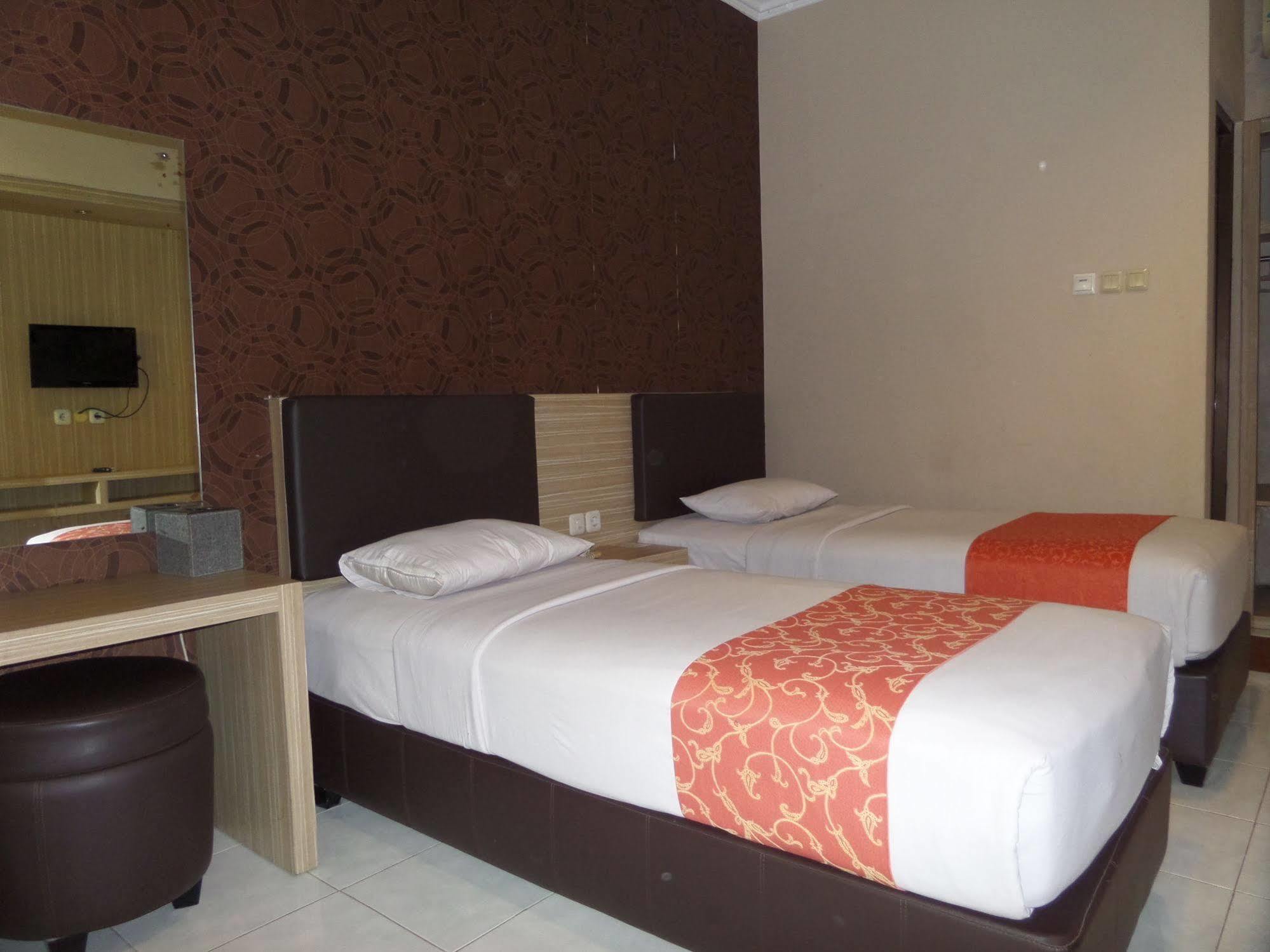 Luminor Hotel Jember By Wh Exteriér fotografie